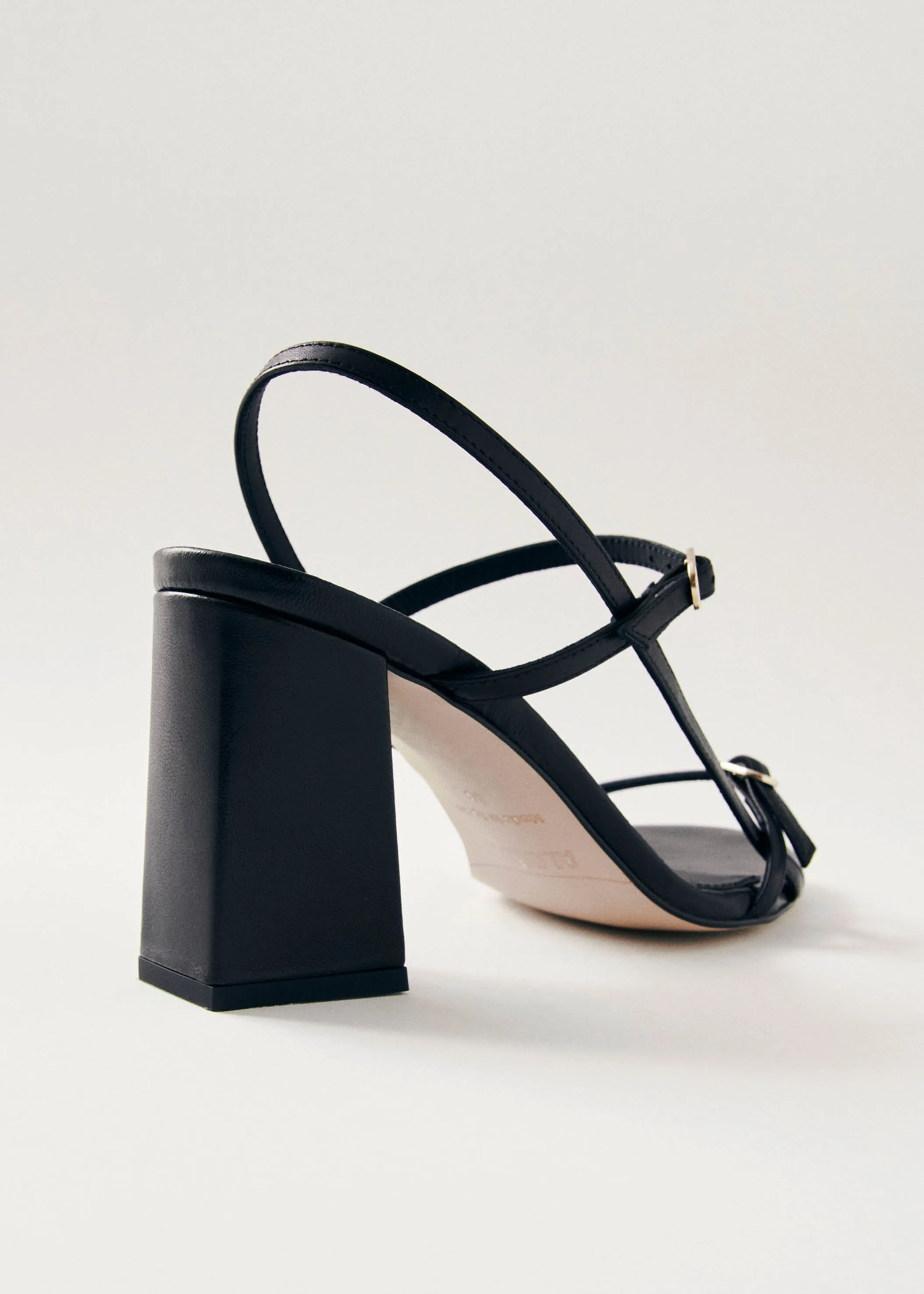 Elyn Black Leather Sandals